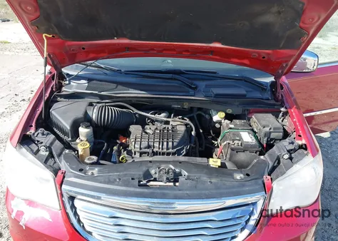 2011 Chrysler Town & Country Touring-L z USA, uszkodzony, nr VIN 2A4RR8DG6BR655933